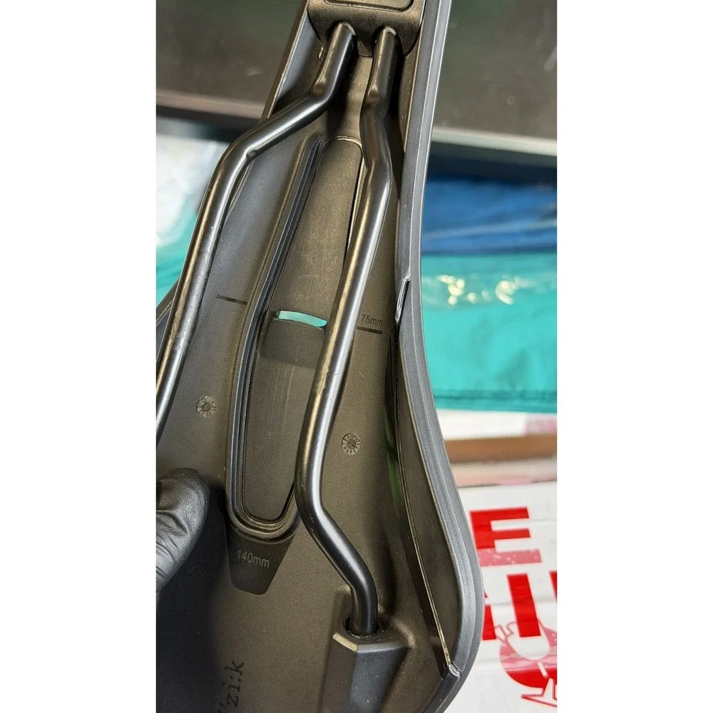 fi'zi:k Argo Vento R5 140mm Bicycle Saddle - Used - Good